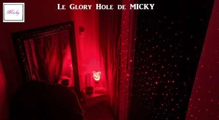 LE GLORY HOLE DE MICKY - Dark Night