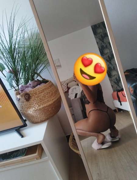 Jeune brune sexy de 20ans  St Pierre