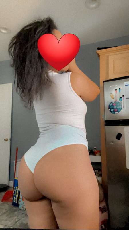 Je suis belle et ravissante viens profiter