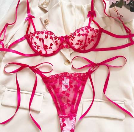 Belle jeune femme ronde