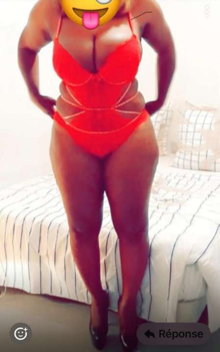 Sandrine aime cunnilingus a lens