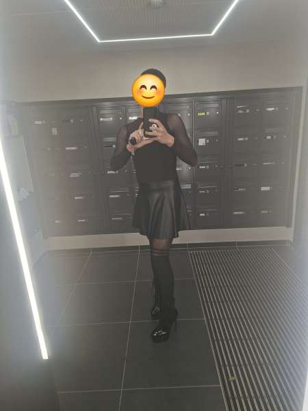 Jeune Travestis cherche un trans ou autres