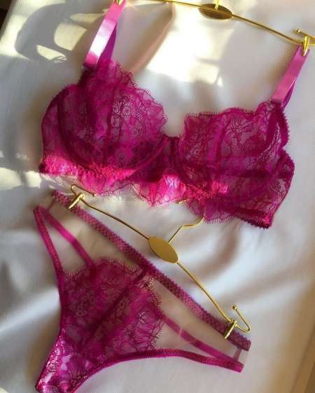 Belle femme fontaine