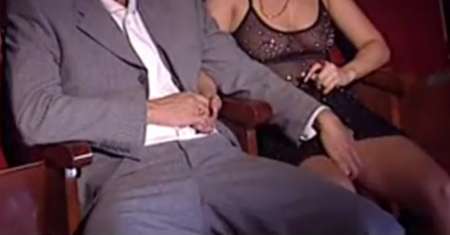 Madame je caresse votre chatte sur lieu insolite