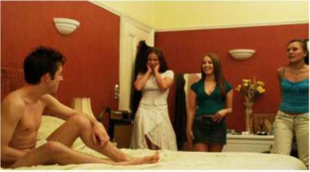 CHERCHE 3 FEMMES POUR FAIRE L'AMOUR AVEC .........