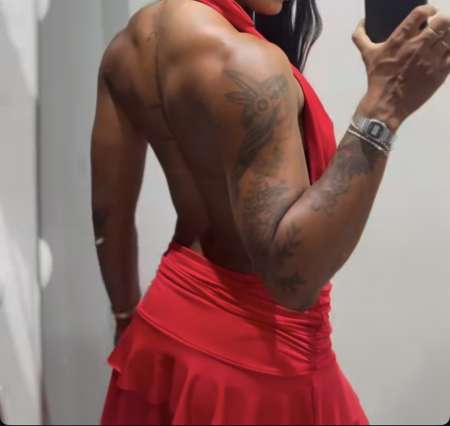 St�phanie est tr�s belle et tr�s sexy.