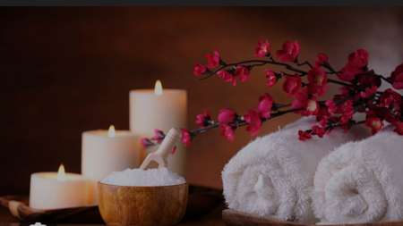 Massage naturiste sur table