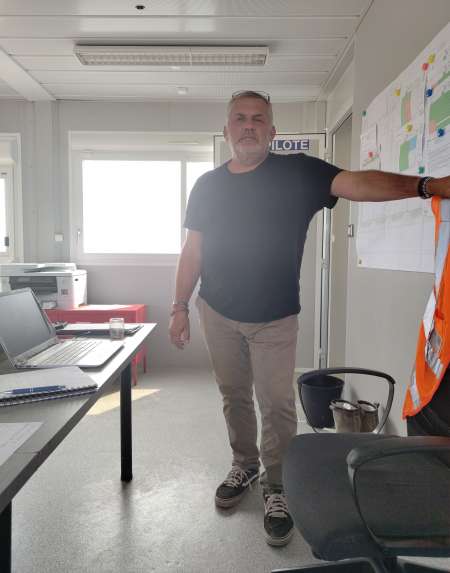 Homme en d�placement pro re�oit � l'h�tel - Rennes