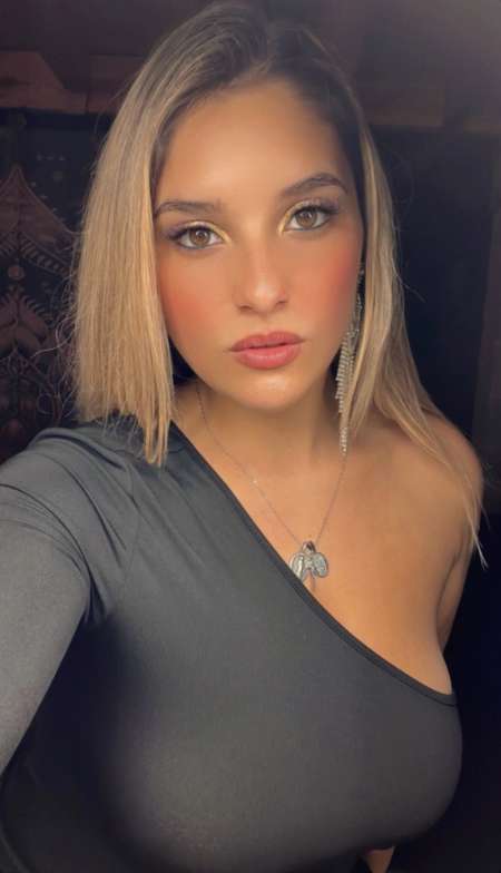 Jeune femme disponible centre Pau heure ou nuit