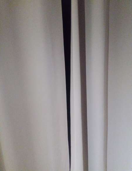 Je vous suce derri�re rideau