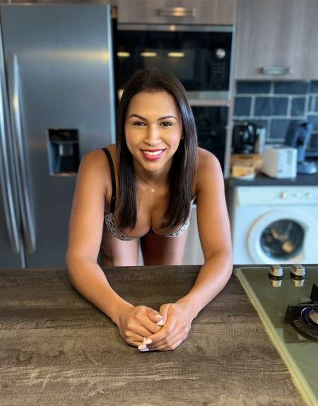 Brune aux gros seins