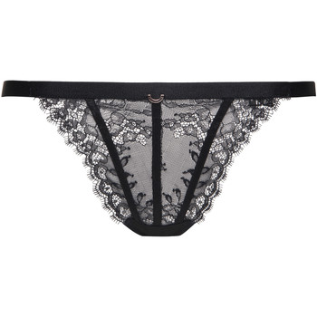 Femme sensuelle souriante et douce