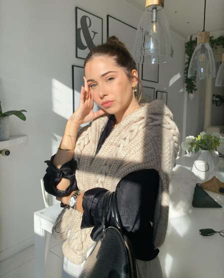 Femme s�rieuse disponible