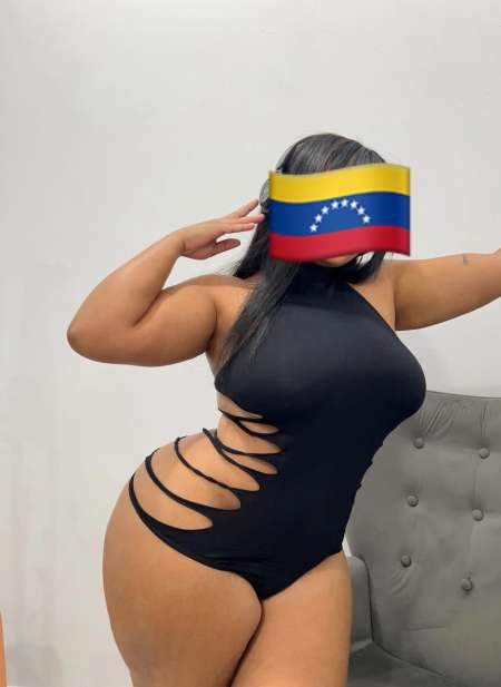 JOLIE DEMOISELLE EN PLEINE FORME EXPERT EN SODOMIE