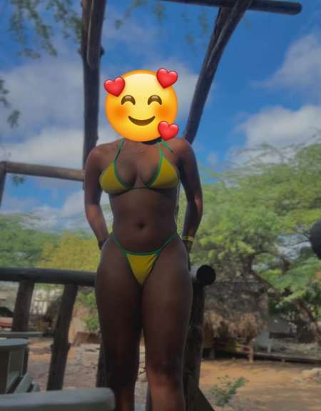 FORMIDABLE NEGRESSE NATURELLE DE CORPS DISPONIBLE