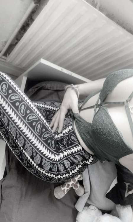 Jolie jeune femme sur Versailles