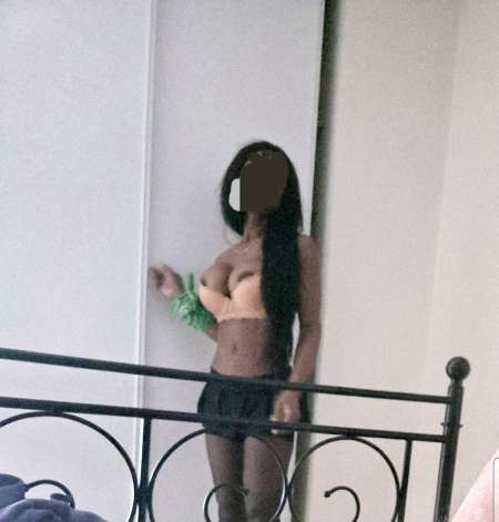 Jolie black mari�e pour tournante