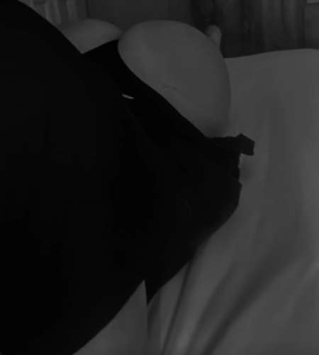 Jeune femme fontaine disponible