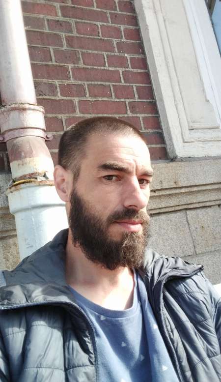 Homme recherche h�bergement contre service