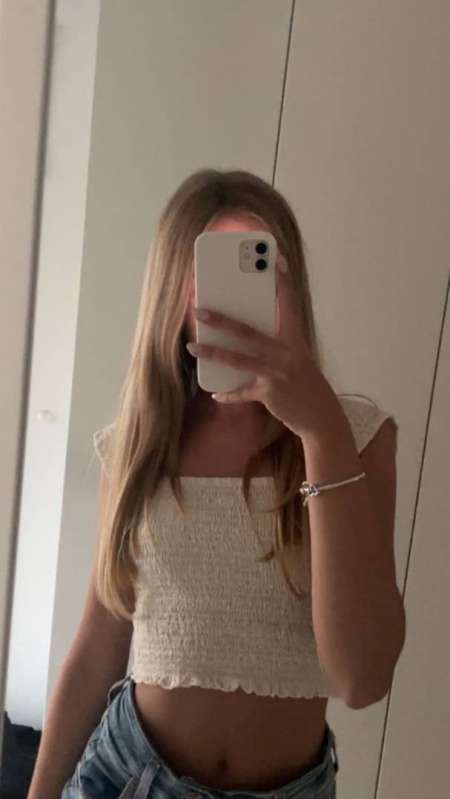 22 ans, p�tillante et sexy : Retrouvez Martine.