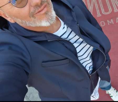 Escortboy Gentleman pour vous servir, discret