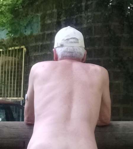 Homme mûr docile passif