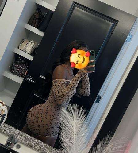SEXY NEGRESSE CHAUD Disponible