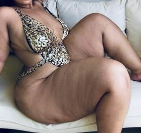Lenna la chaude tout excité et mouillé